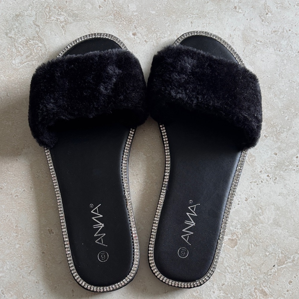 Anna Black Furry Slippers with Silver Accents